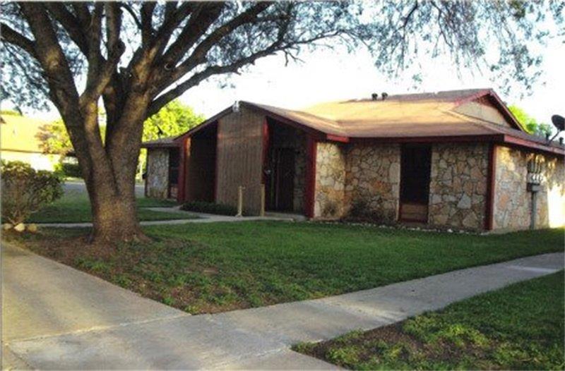 3100 Avenue Q, Hondo, TX 78861