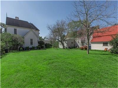 345 Travis, La Grange, TX 78945