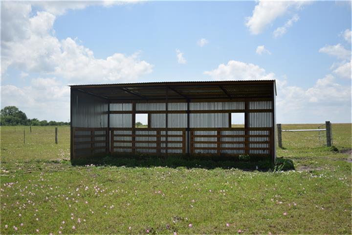 7675 N US Hwy 77, Schulenburg, TX 78956