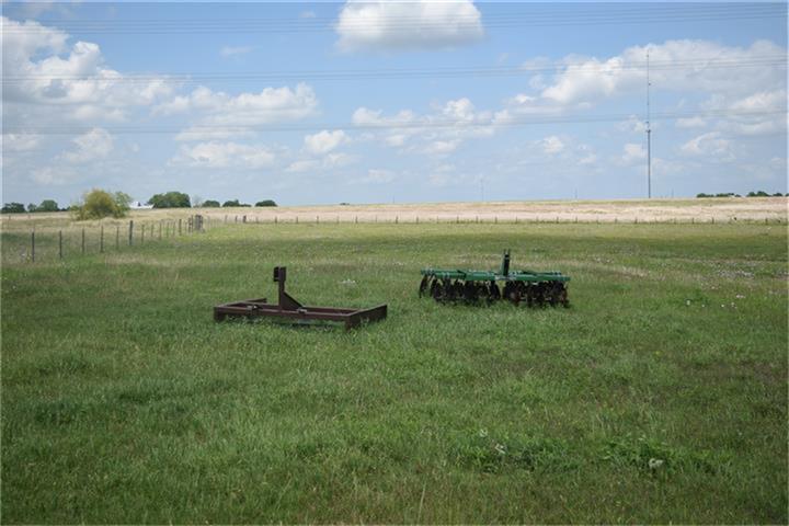 7675 N US Hwy 77, Schulenburg, TX 78956