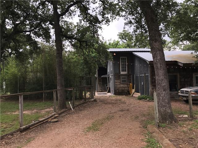 105 Moccasin Bend DR, Smithville, TX 78957