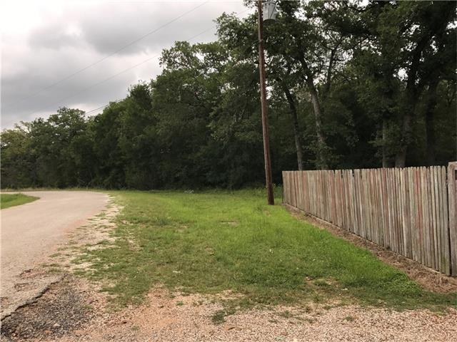 105 Moccasin Bend DR, Smithville, TX 78957
