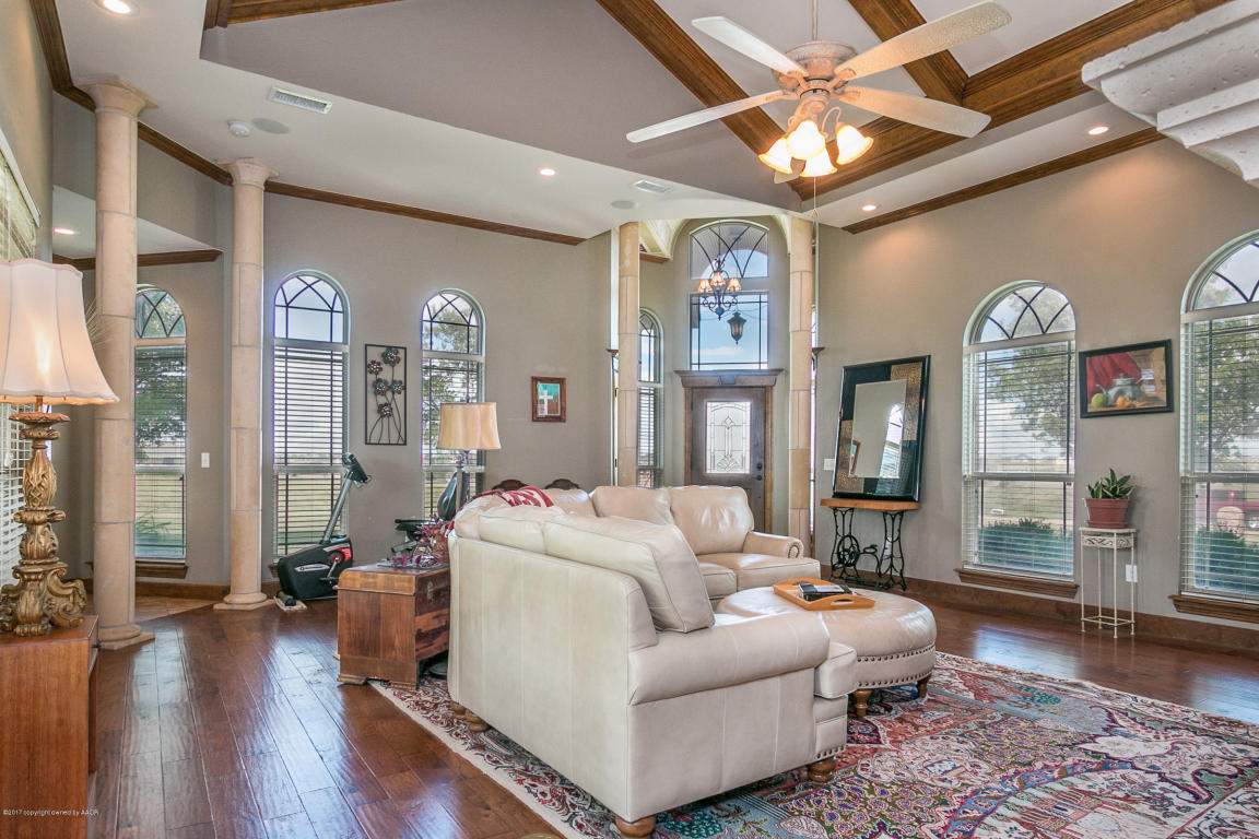 17600 Valley Lake Dr, Canyon, TX 79015