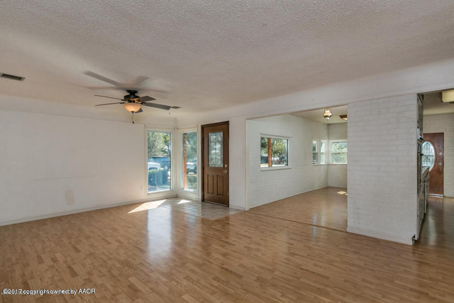 304 3rd St, Canyon, TX 79015
