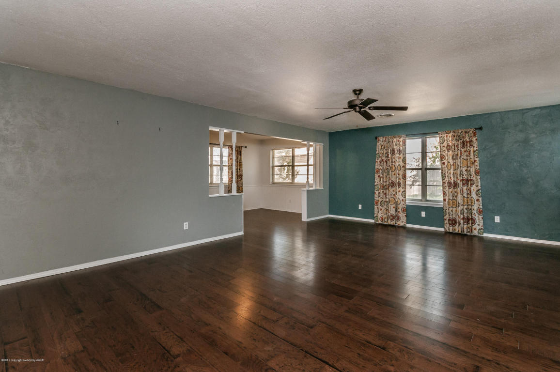 5018 Hillside Rd, Amarillo, TX 79109