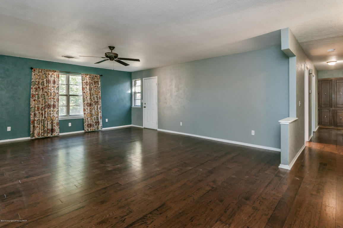 5018 Hillside Rd, Amarillo, TX 79109