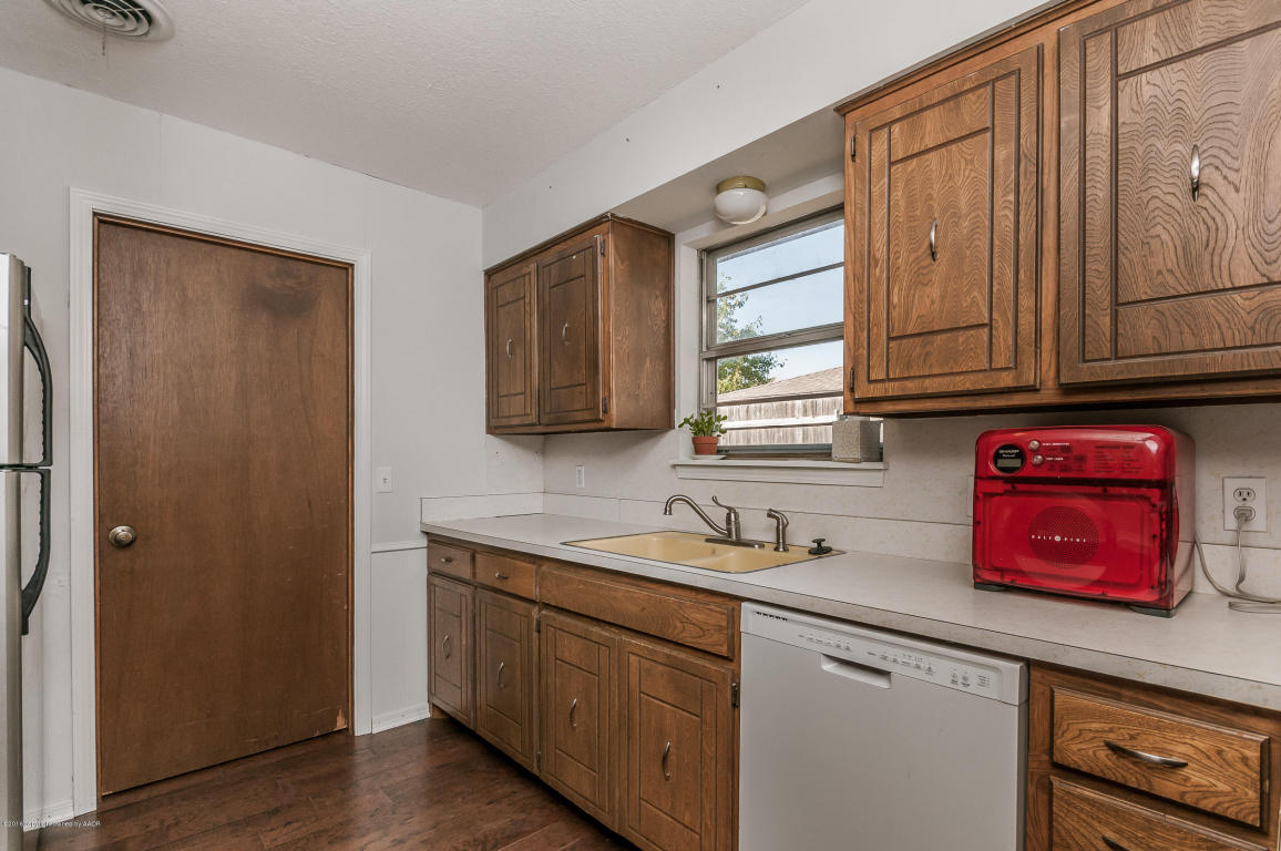 5018 Hillside Rd, Amarillo, TX 79109