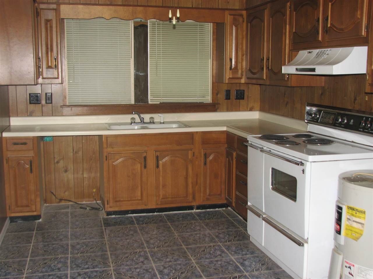 706 Main, Quanah, TX 79252