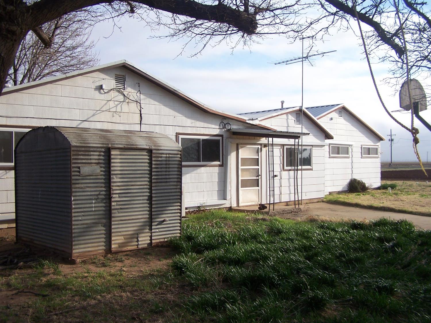 6702 East Farm Road 597, Abernathy, TX 79311