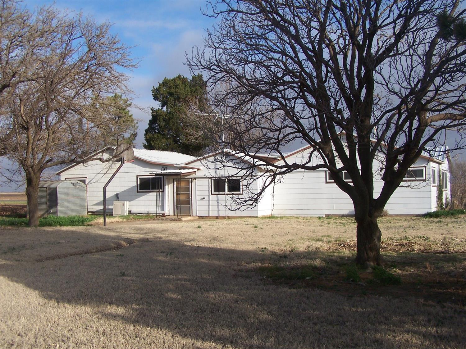 6702 East Farm Road 597, Abernathy, TX 79311