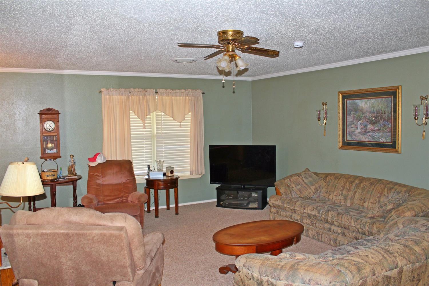 1712 Ave E, Seagraves, TX 79359