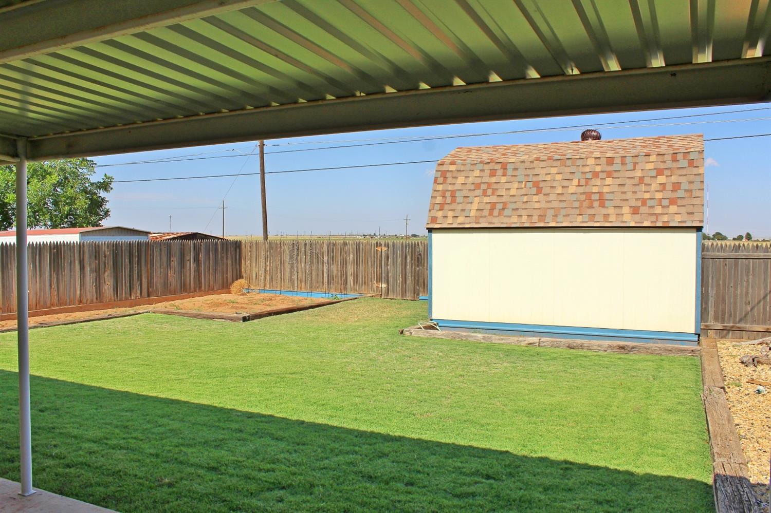 1712 Ave E, Seagraves, TX 79359