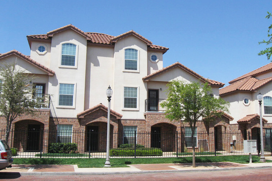 2102 Main St