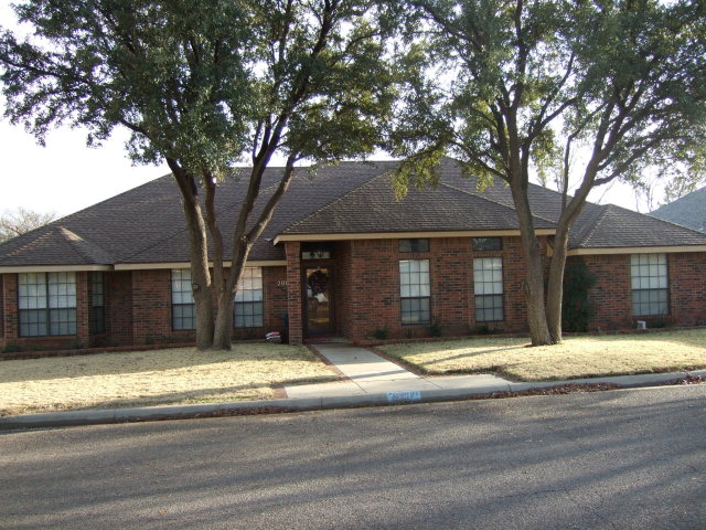 3305 Woodhaven Dr