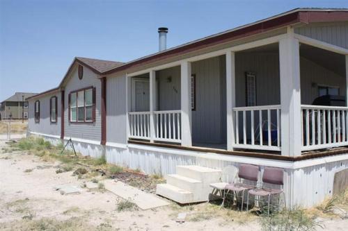 900 W El Paso St