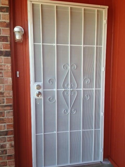 3432 Hollyglen Street, El Paso, TX 79936