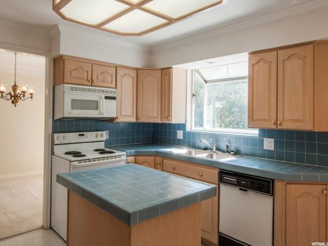 2215 S CAROLYN E, Bountiful, UT 84010