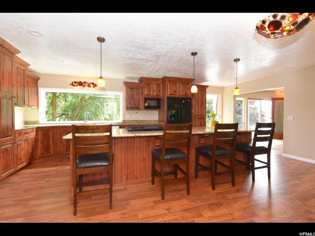 1402 E Maple Hills Dr, Bountiful, UT 84010