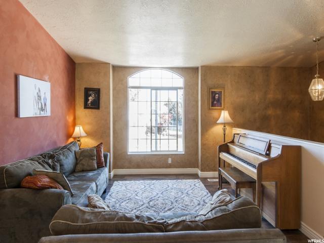 589 W PONY EXPRESS WAY N, Centerville, UT 84014