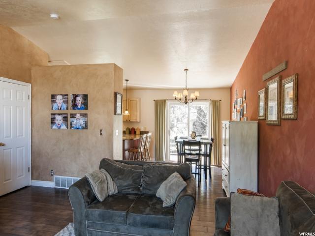 589 W PONY EXPRESS WAY N, Centerville, UT 84014