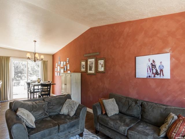 589 W PONY EXPRESS WAY N, Centerville, UT 84014