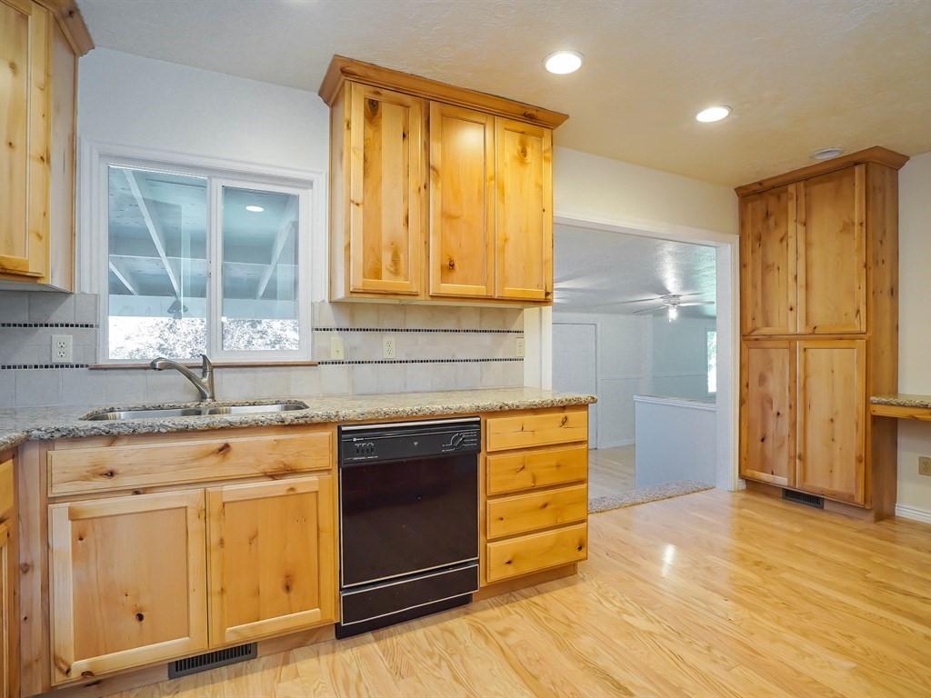 964 N 1175 W, Clinton, UT 84015