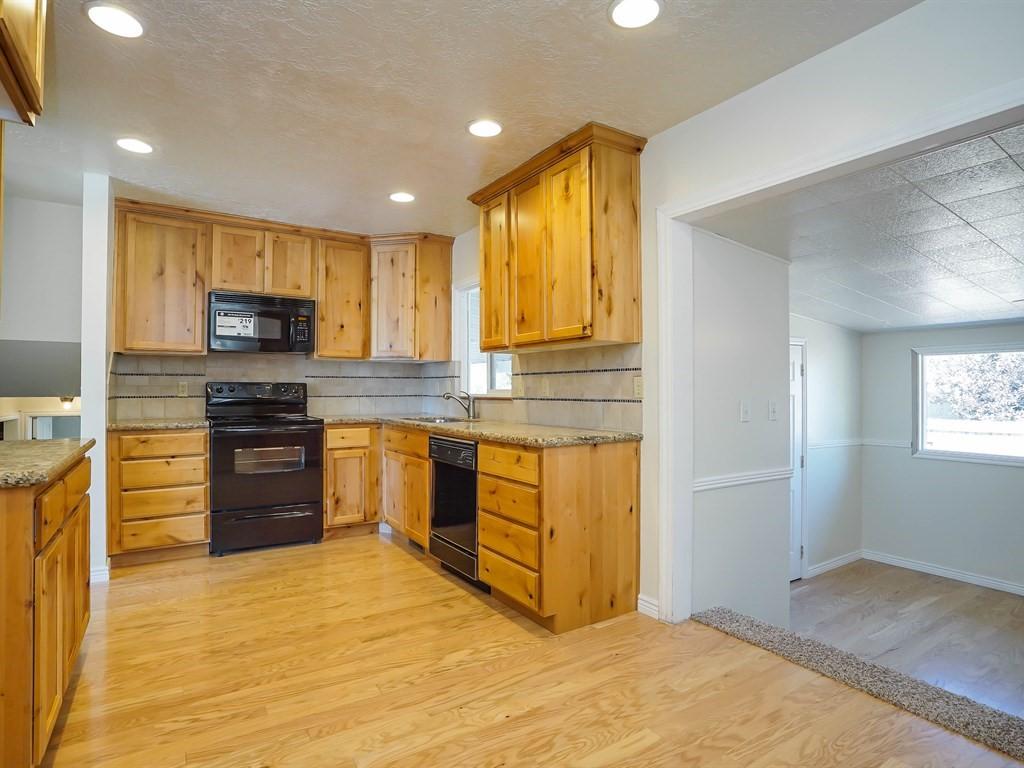 964 N 1175 W, Clinton, UT 84015