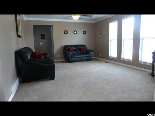 1078 W 2600 N, Clinton, UT 84015