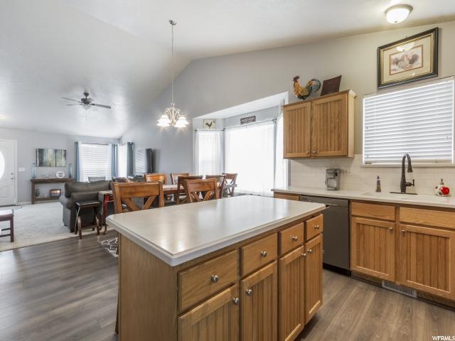1272 W 1175 N, Clinton, UT 84015