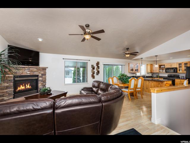 947 N 1445 W, Clinton, UT 84015