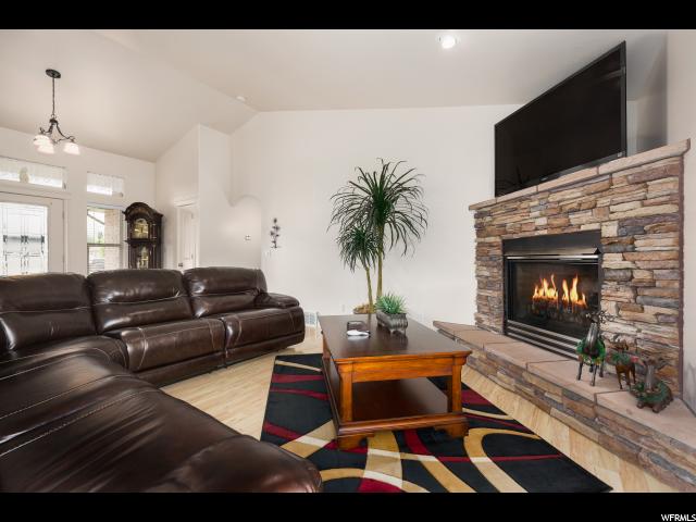 947 N 1445 W, Clinton, UT 84015