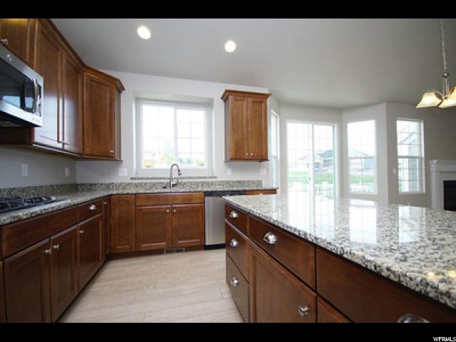 2401 N STANLEY CRANE DR, Clinton, UT 84015