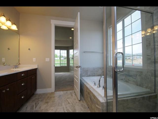 2401 N STANLEY CRANE DR, Clinton, UT 84015