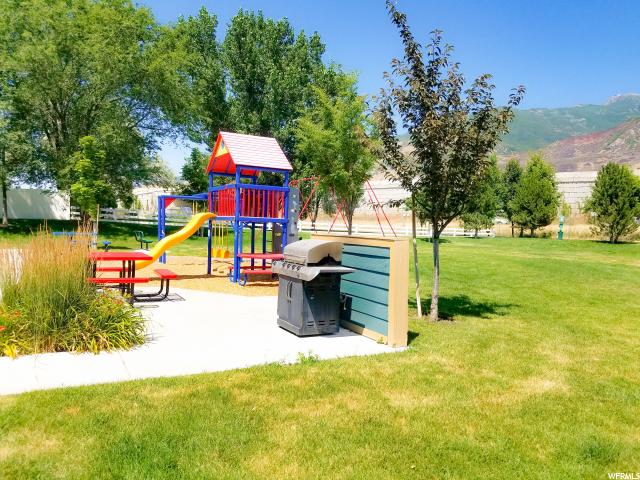 945 W FAIRVIEW PASEO, Farmington, UT 84025