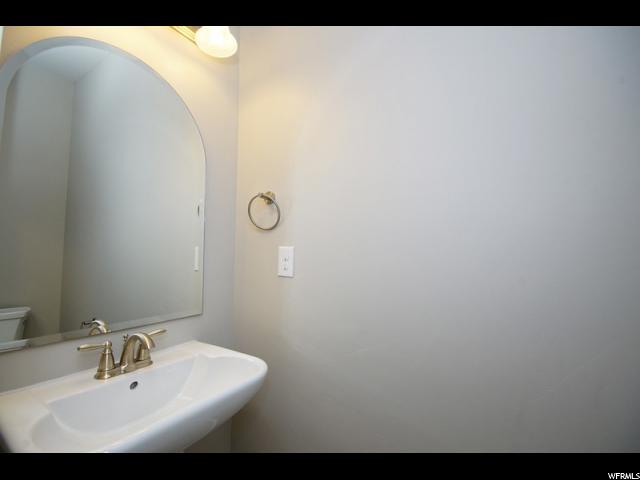 922 S 720 W, Farmington, UT 84025