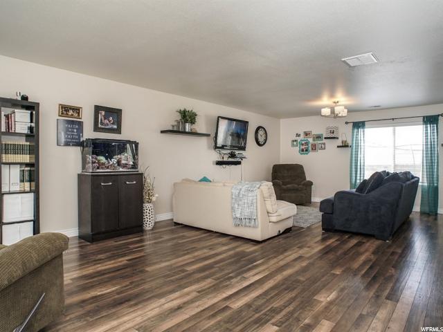 390 S WELLINGTON DR W, Kaysville, UT 84037