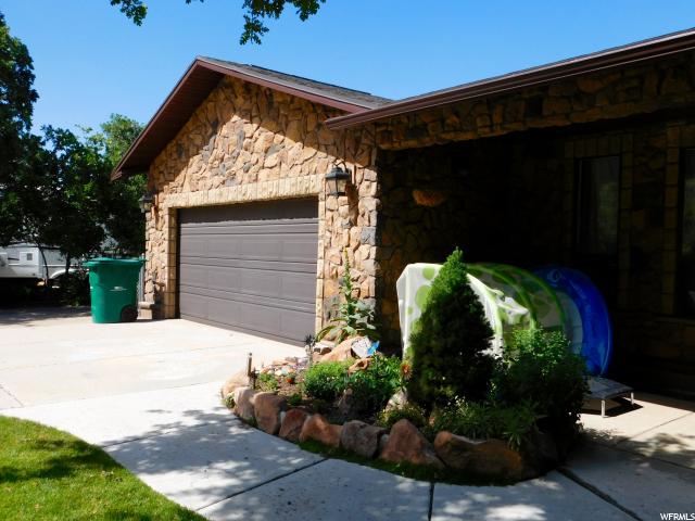 921 N WOODRIDGE DR E, Layton, UT 84040