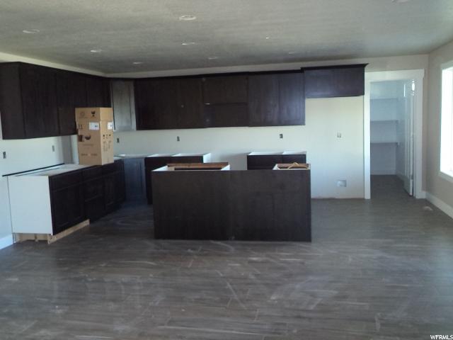 89 N VILLAGE PARK DR W, Layton, UT 84041