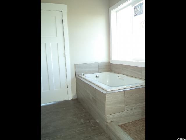 89 N VILLAGE PARK DR W, Layton, UT 84041