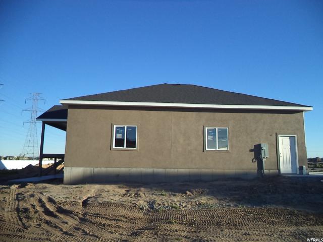89 N VILLAGE PARK DR W, Layton, UT 84041