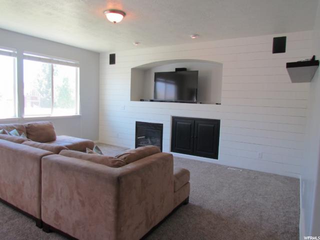 1643 S SPRING CREEK DR W, Lehi, UT 84043