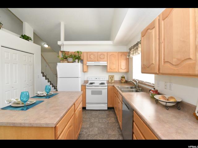 7886 W THOREAU DR, Magna, UT 84044