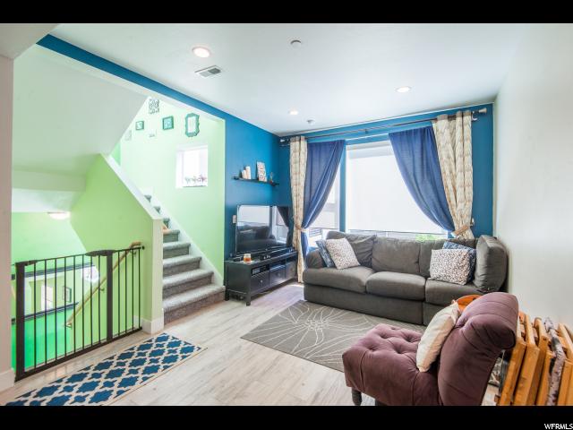 1065 W Rooftop Dr, Midvale, UT 84047