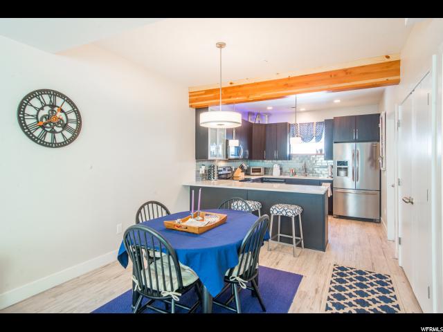 1065 W Rooftop Dr, Midvale, UT 84047