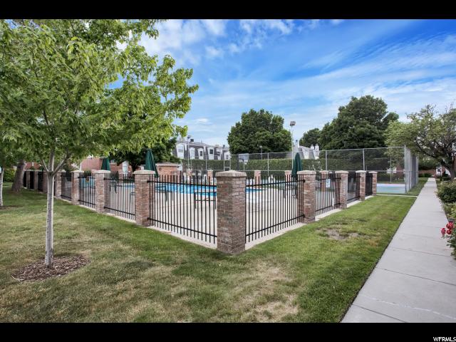 667 E WILLIAMSBURG PARK CIR, Sandy, UT 84070