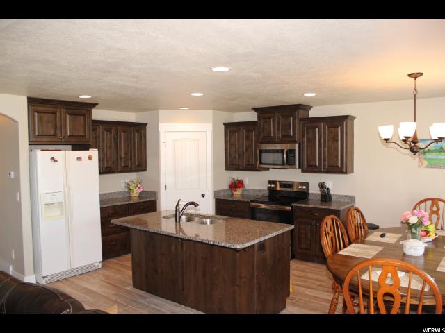 746 S 1750 W, Syracuse, UT 84075