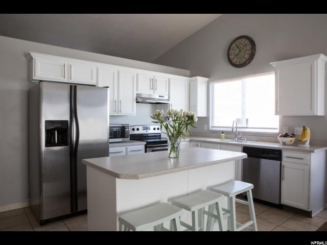 8519 S LAUREL OAK DR, West Jordan, UT 84081