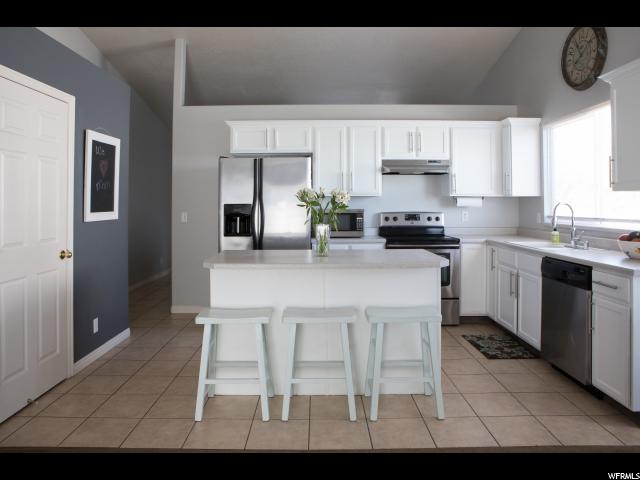 8519 S LAUREL OAK DR, West Jordan, UT 84081