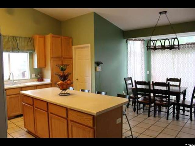 8722 DEEP CREEK CIR, West Jordan, UT 84081