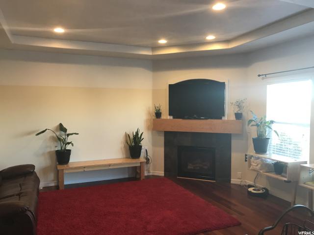 8303 S RUSTIC OAK CT, West Jordan, UT 84081